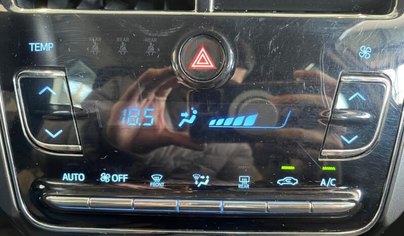 Toyota YARIS XL Sedan completo