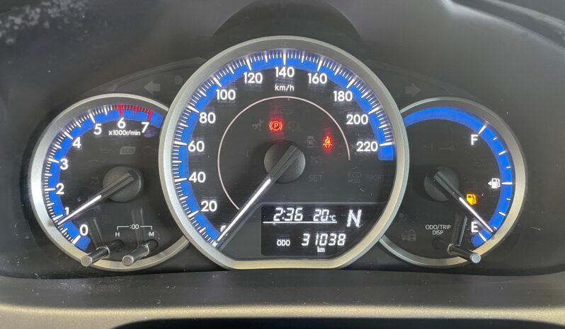 Toyota YARIS XL Sedan completo