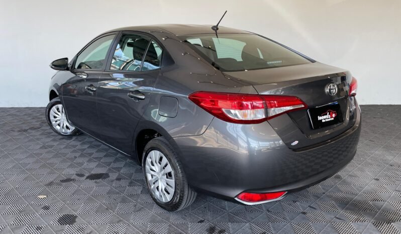 Toyota YARIS XL Sedan completo