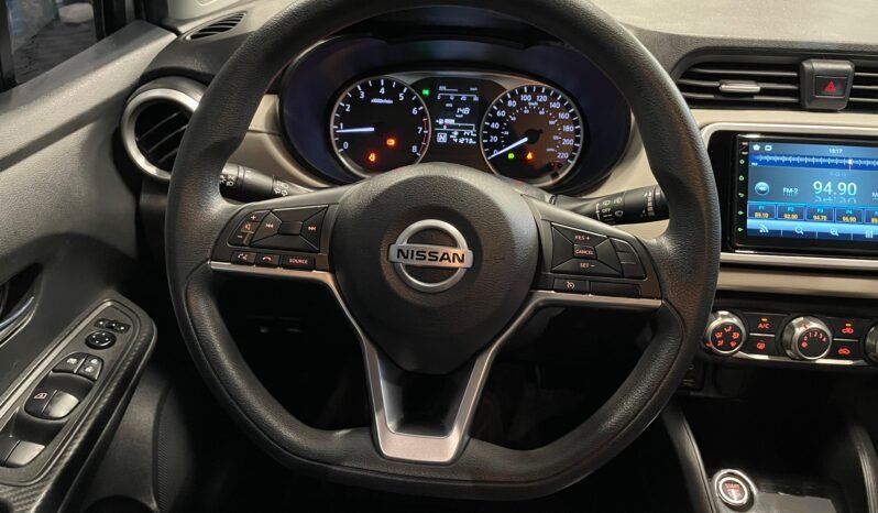 Nissan Versa Sense 1.6 completo