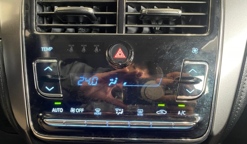 Toyota YARIS XL Sedan completo