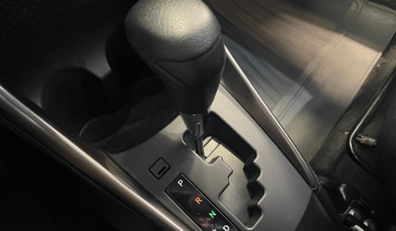 Toyota YARIS XL Sedan completo