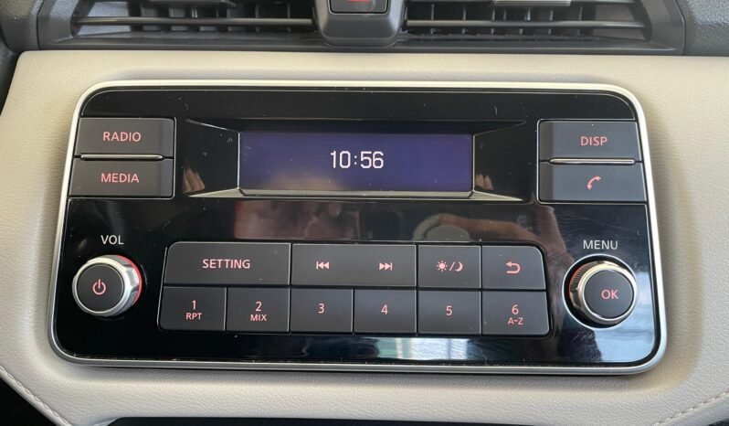 Nissan Versa Sense completo