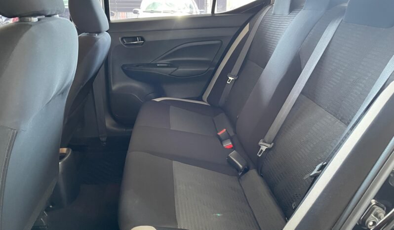 Nissan Versa Sense completo