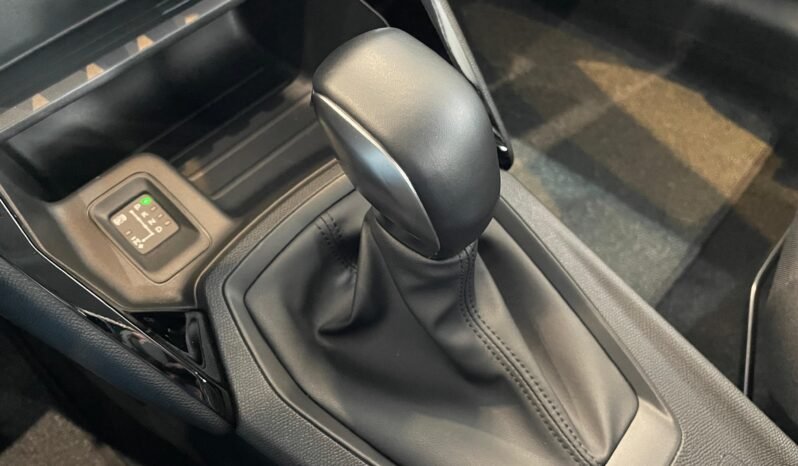 Peugeot 208 Allure Turbo 200 completo