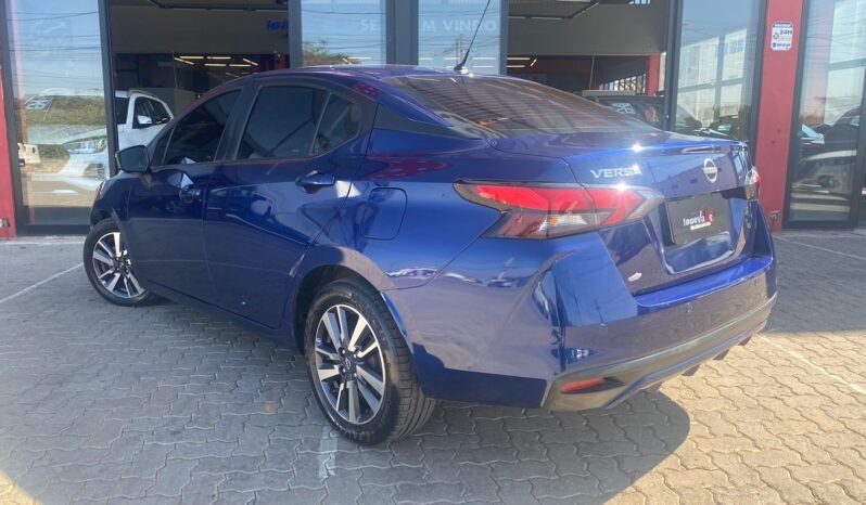 Nissan Versa Advance completo