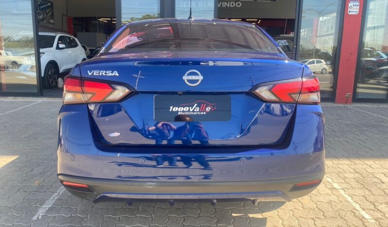 Nissan Versa Advance completo