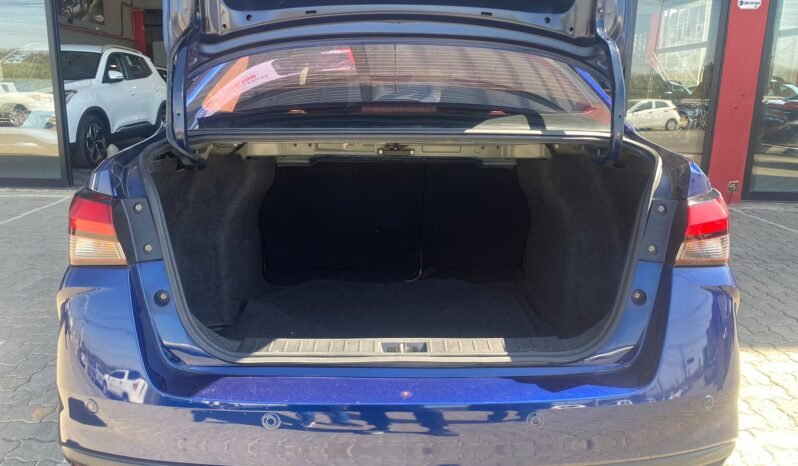 Nissan Versa Advance completo