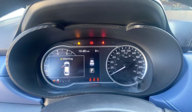 Nissan Versa Advance completo