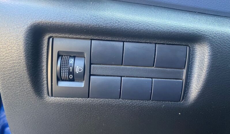 Nissan Versa Advance completo