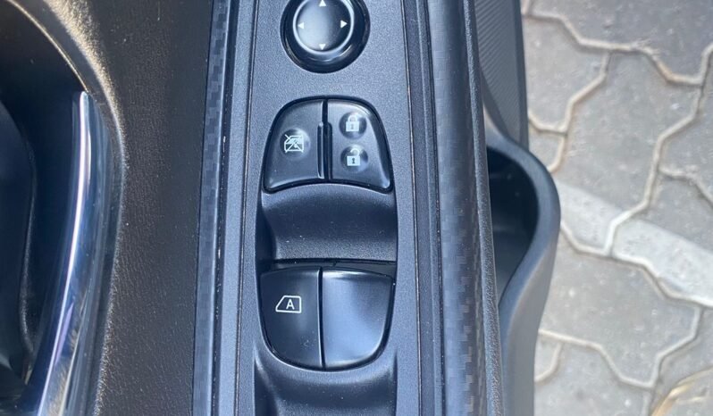 Nissan Versa Advance completo