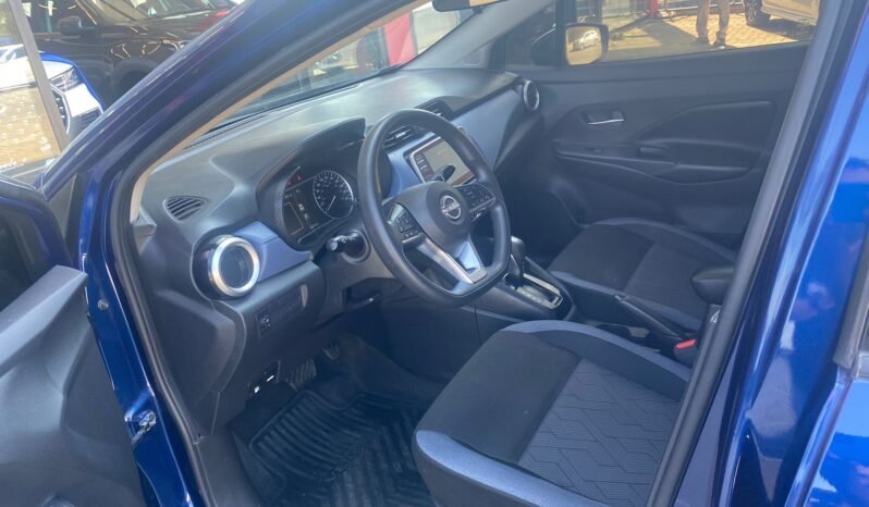 Nissan Versa Advance completo