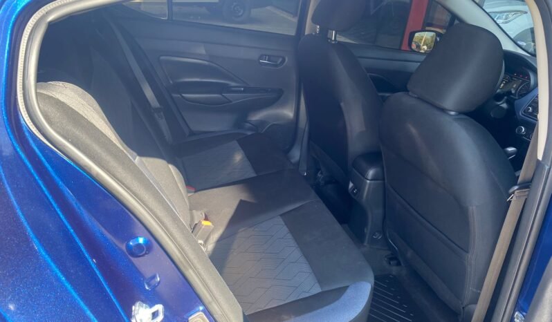Nissan Versa Advance completo