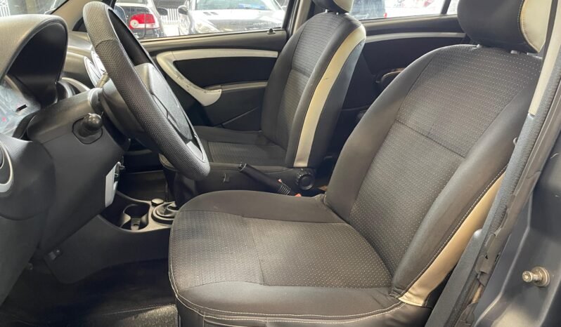 Renault SANDERO STEPWAY Hi-Flex 2011 completo