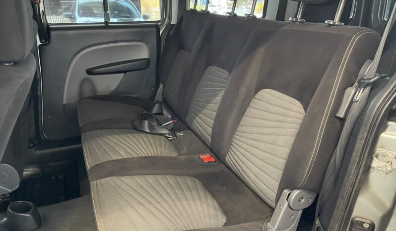 Fiat Doblo ESSENCE 2016 completo