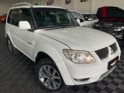 Mitsubishi Pajero TR4 2013