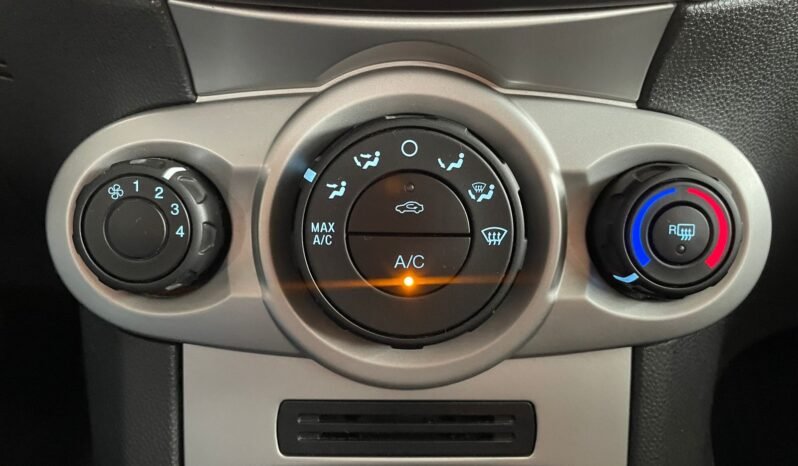 Ford Fiesta 2017 completo