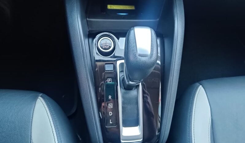 Nissan VERSA Exclusive 2023 completo