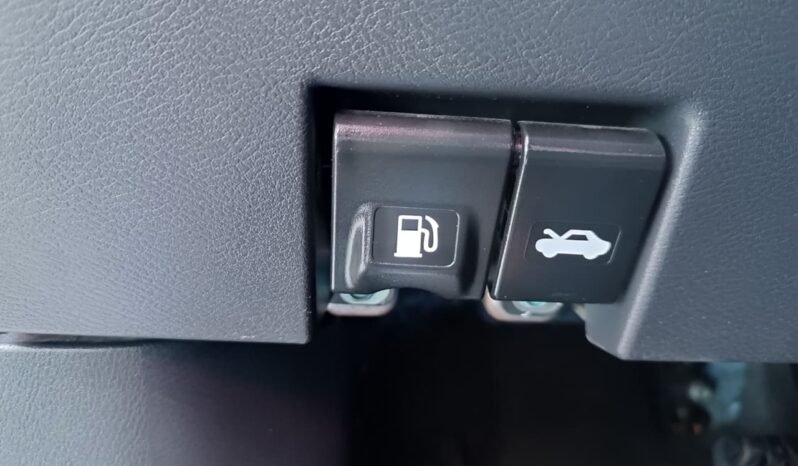 Nissan VERSA Exclusive 2023 completo
