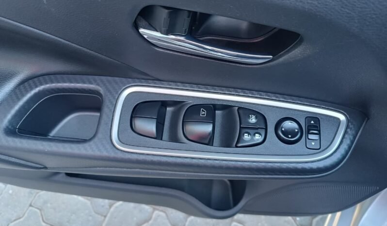 Nissan VERSA Exclusive 2023 completo