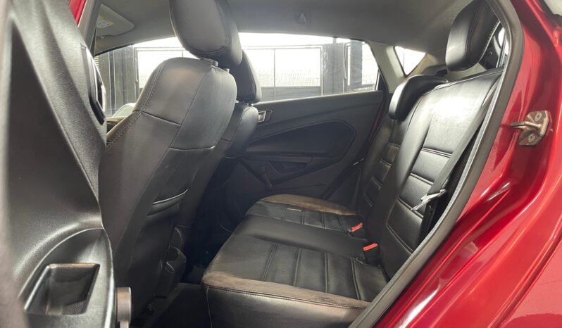 Ford Fiesta 2015 completo