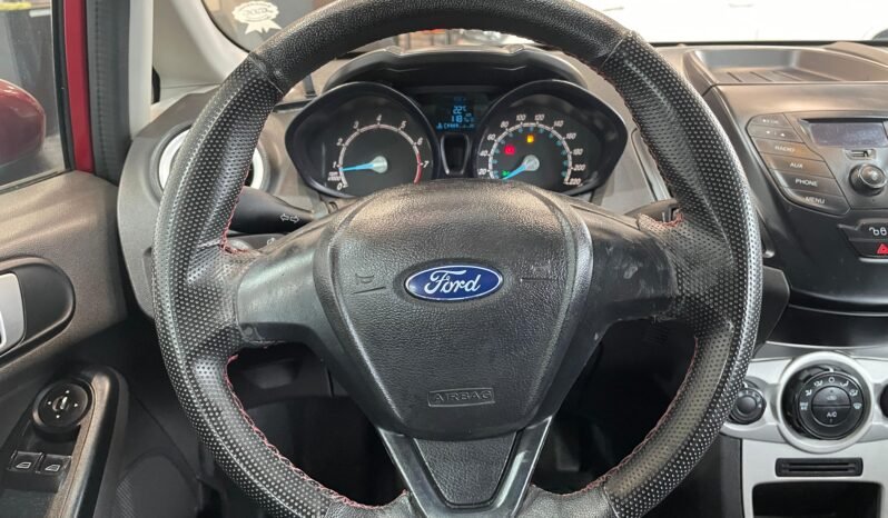 Ford Fiesta 2015 completo