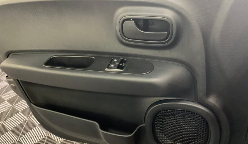 Fiat Mobi Like 2025 completo