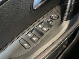 Peugeot 2008 GT 2025 completo