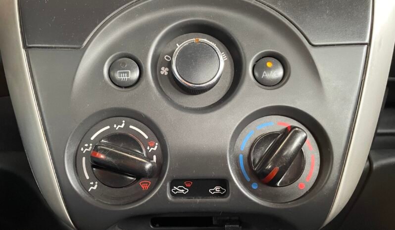 Nissan VERSA SV 2019 completo