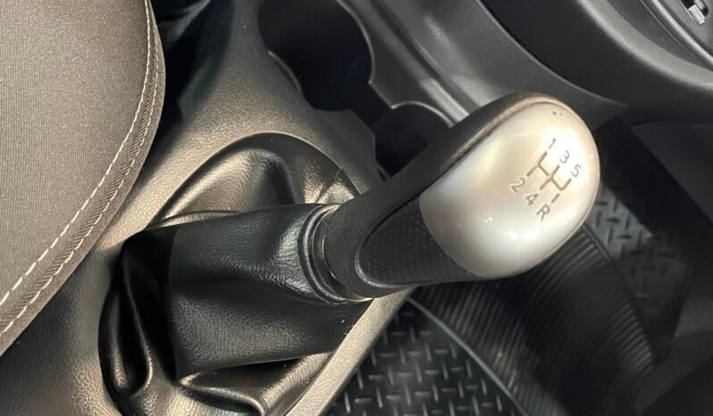 Nissan VERSA SV 2019 completo