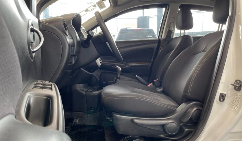Nissan VERSA SV 2019 completo