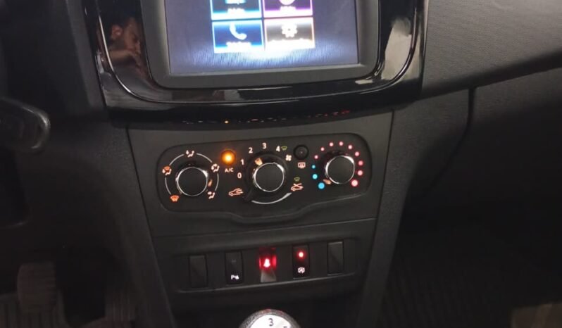 Renault LOGAN Zen 2025 completo