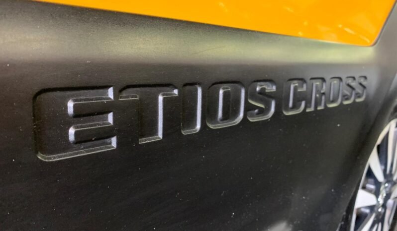 Toyota ETIOS CROSS 2015 completo