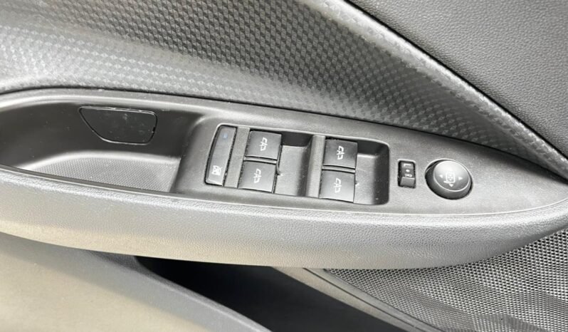 Chevrolet ONIX HATCH LT 2023 completo