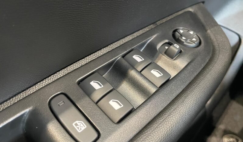 Peugeot 208 Allure 2025 completo