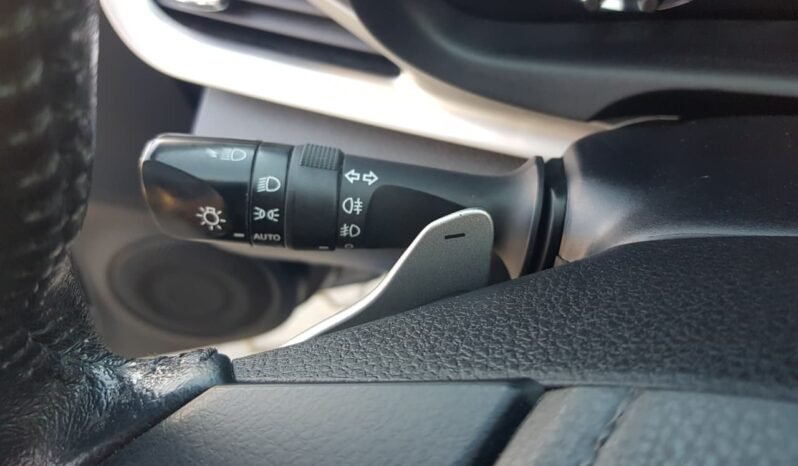 Toyota YARIS XLS Sedan 2020 completo