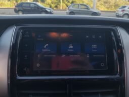 Toyota YARIS XLS Sedan 2020 completo