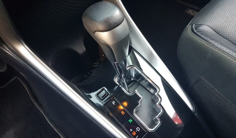 Toyota YARIS XLS Sedan 2020 completo