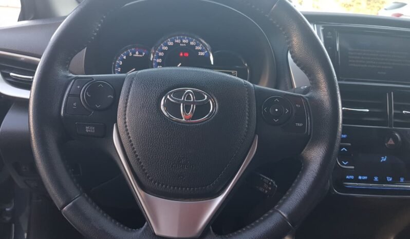 Toyota YARIS XLS Sedan 2020 completo
