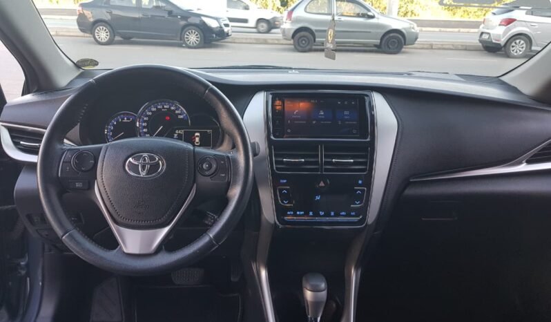 Toyota YARIS XLS Sedan 2020 completo