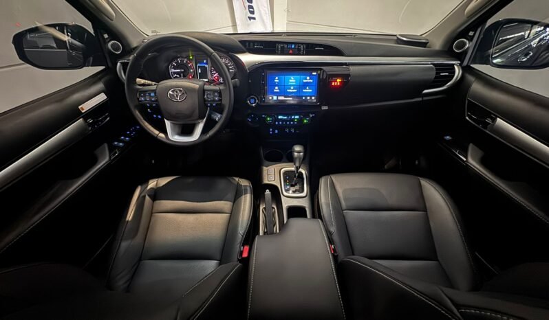 Toyota Hilux SRX 2025 completo