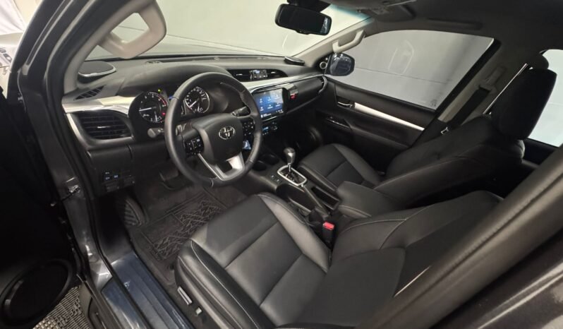 Toyota Hilux SRX 2025 completo