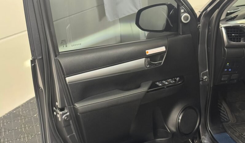 Toyota Hilux SRX 2025 completo