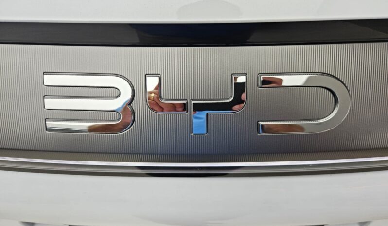 BYD Atto 8 2027 completo
