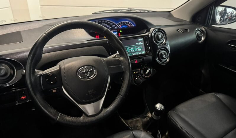 Toyota ETIOS CROSS 2016 completo