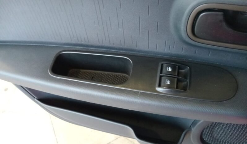 Fiat Mobi Trekking 2022 completo