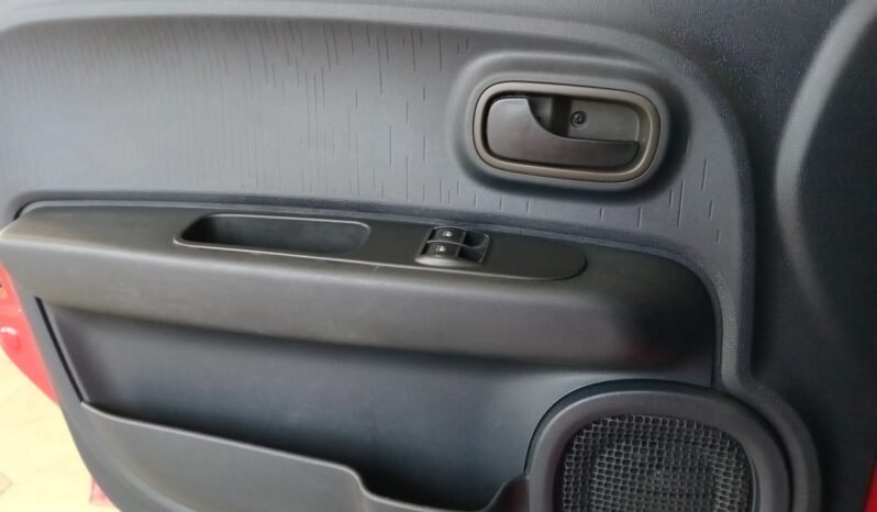 Fiat Mobi Trekking 2022 completo