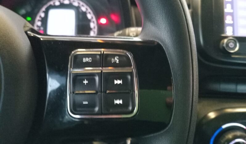 Fiat Mobi Trekking 2022 completo